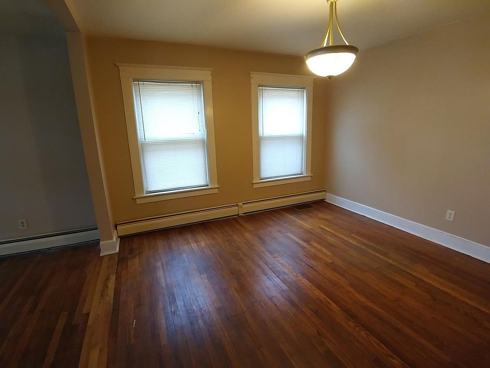 1st image of 2346 16th St Floor 1