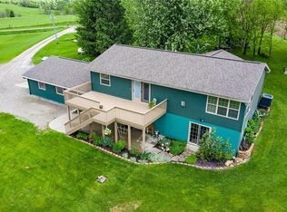 6067 28th Avenue Dr, Vinton, IA 52349