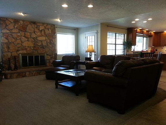 3rd image of 9001 Camino Del Sol NE