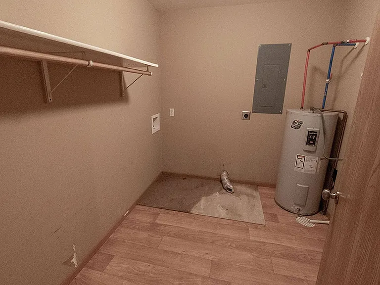 1546 Florence Dr — Photo 8