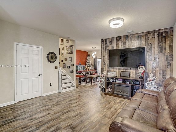5th image of 350 NE 37th Pl #350