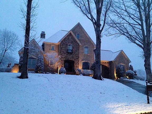 2nd image of 404 Gladelynn Way