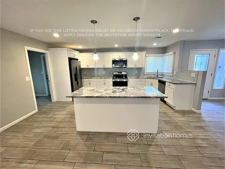943 E Manhatton Dr — Photo 8