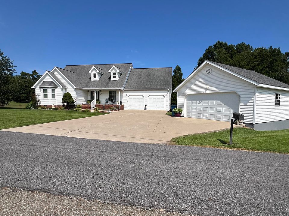 1st image of 40 Lindsey Ln