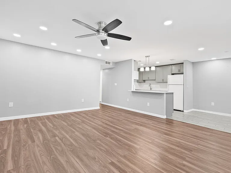 4325 Aegean Dr #106B — Photo 6