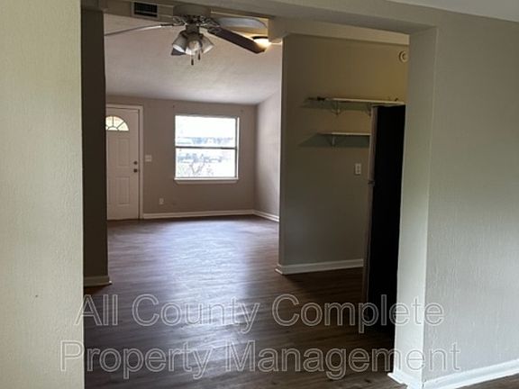 2nd image of 1633 Alfen St