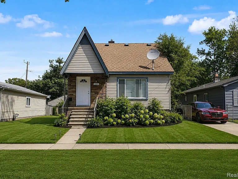 1301 E Muir Ave — Photo 11