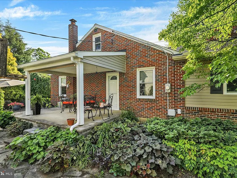 41 W College Ave — Photo 37