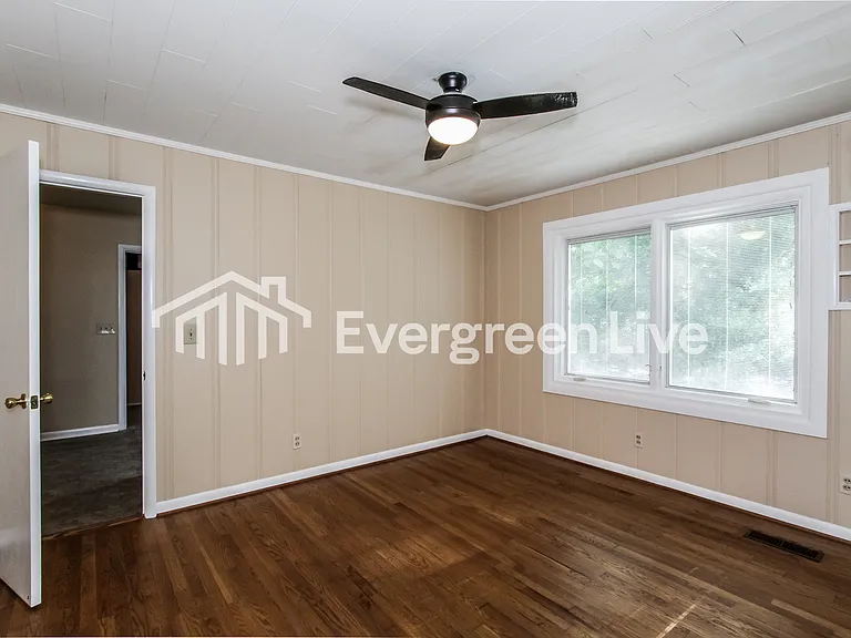 1413 Dogwood Ln — Photo 8