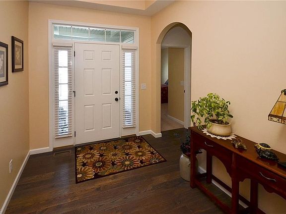 2nd image of 39241 Hawthorne Dr