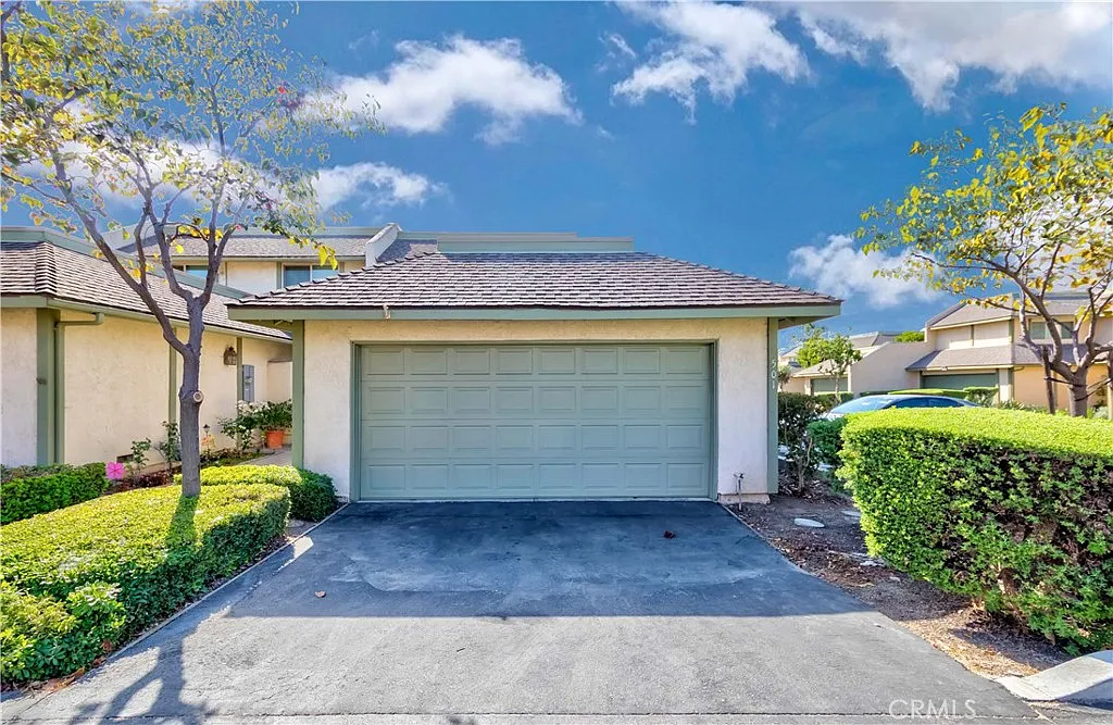 3 bed, 2.5 bath, 1752 sqft, $3,900 — Photo 3