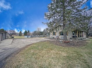 901 W Valley Rd, Oconomowoc, WI 53066