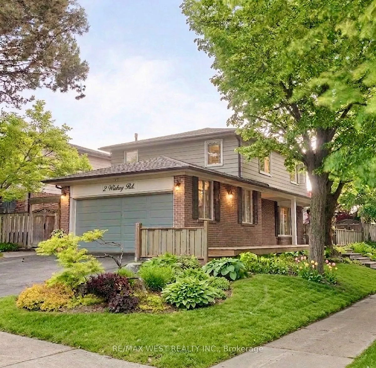 Photo 1 of 13 - 2 Wichey Rd #BASEMENT - Toronto, ON Primary Photo - 2 Wichey Rd #BASEMENT