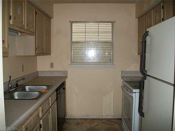 3rd image of 165 Allyson Dr
