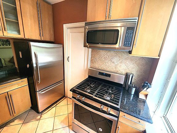 3rd image of 117-01 Park Ln S #B3e