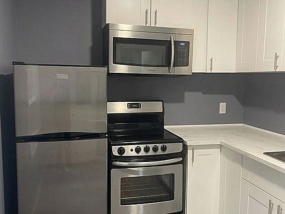 4th image of 70 Victoria Ave S #9