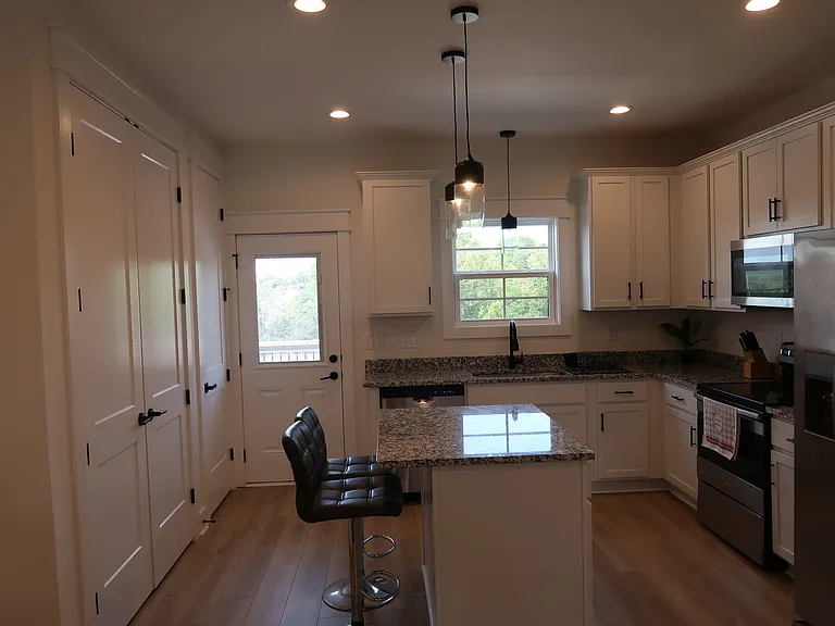 41 W High St #D3 — Photo 14