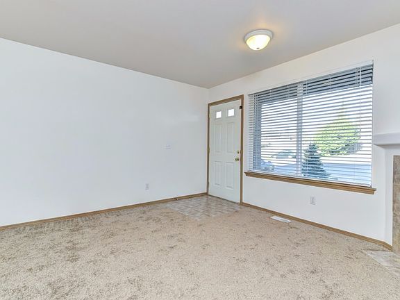 5th image of 7912 67th St NE
