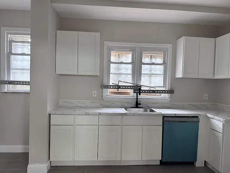 78-80 Huntington Ter #A — Photo 19