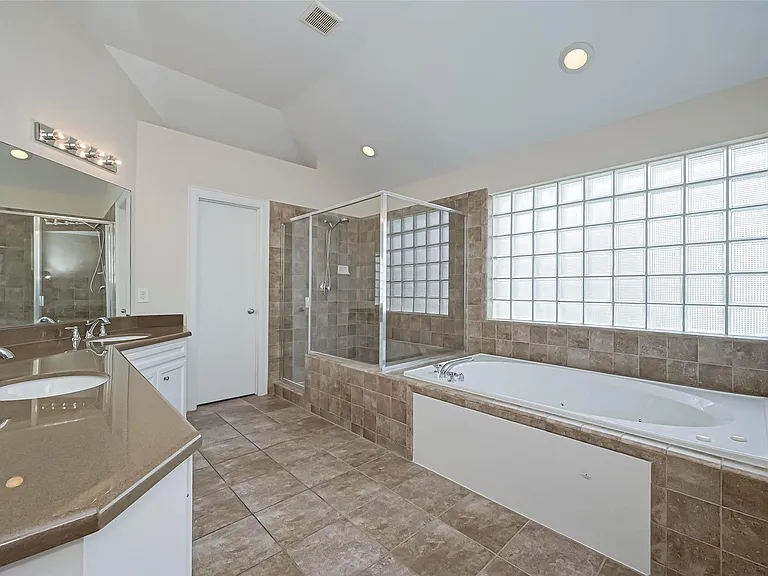 650 Westcross St #85 — Photo 22