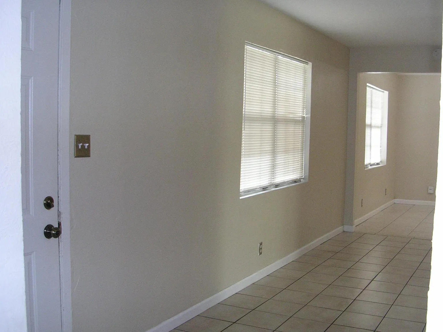 3 bed, 1.5 bath, 1380 sqft, $1,500 — Photo 2