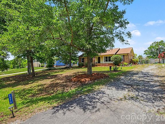 3rd image of 2570 Watson Dr