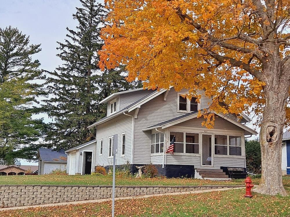 521 Commercial St, Strawberry Point, IA 52076 Zillow