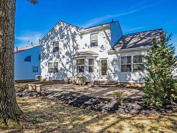 4th image of 393 Zion Dr