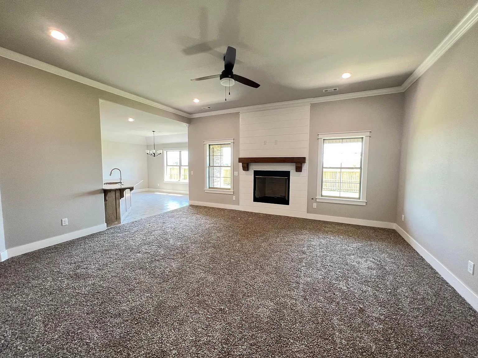 3 bed, 1716 sqft, $1,975 — Photo 2