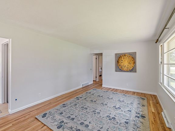 4th image of 1512 Richmond Ave