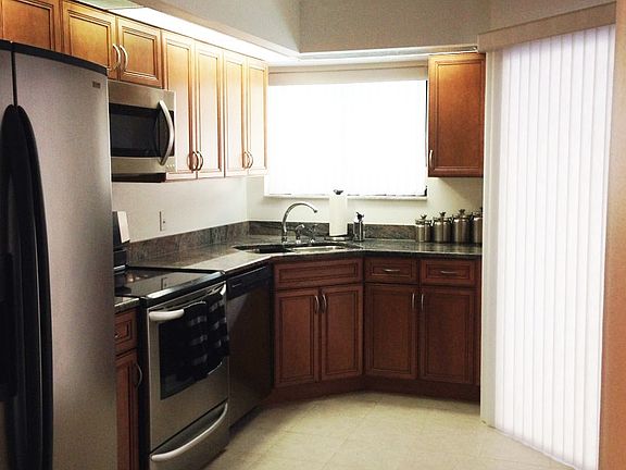 5th image of 305 Oak Haven Dr