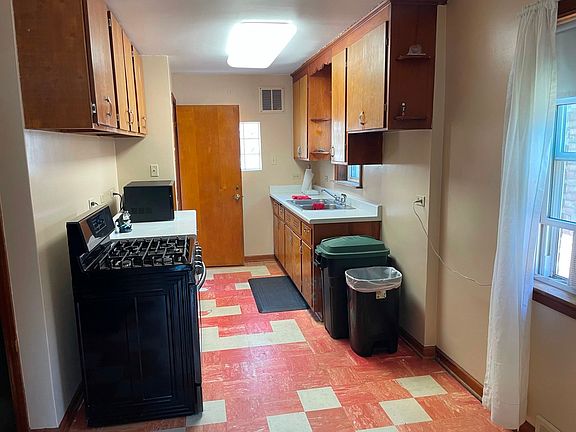 4th image of 5512 N Nagle Ave