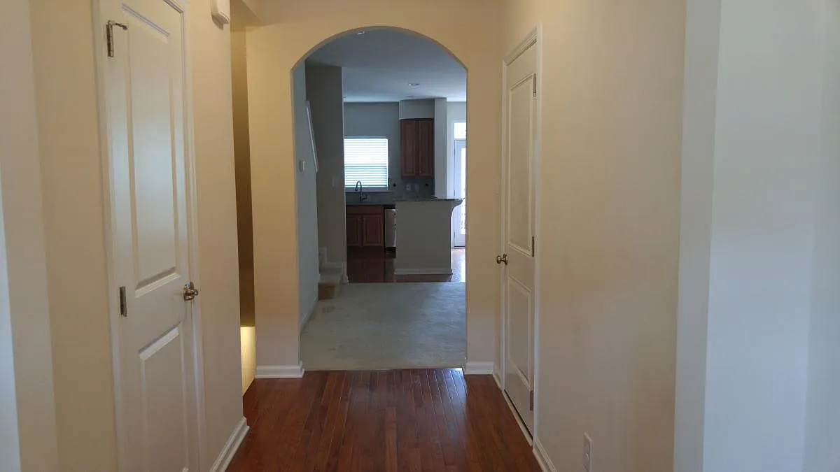 3 bed, 3.5 bath, 2109 sqft, $2,750 — Photo 4