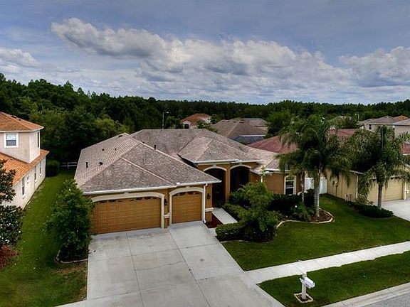 2nd image of 1456 Beaconsfield Dr