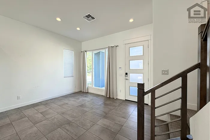 3 bed, 2.5 bath, 1789 sqft, $2,600 — Photo 4