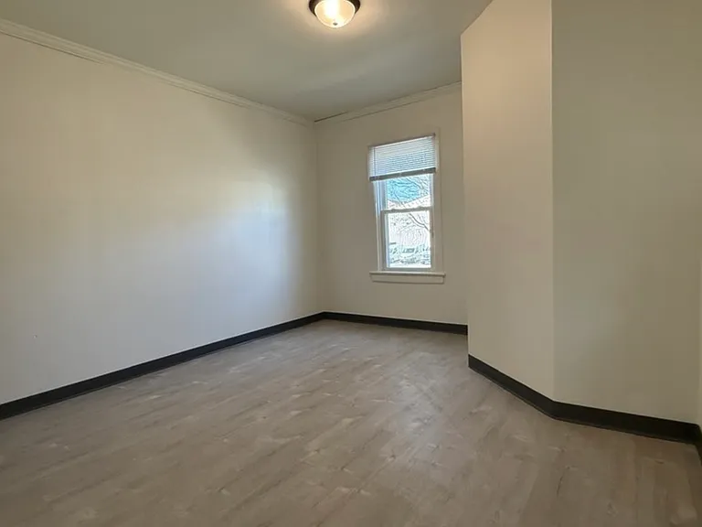 1003 Ontario Ave — Photo 6