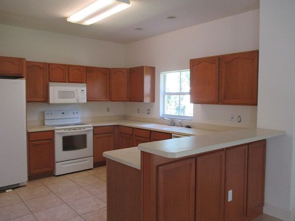 Kitchen w Corian Counters