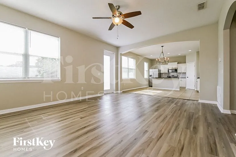 4 bed, 3.0 bath, 2231 sqft, $2,575 — Photo 3