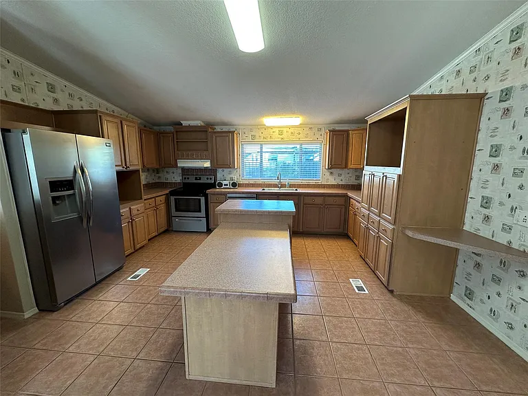 104 Ramirez St — Photo 9
