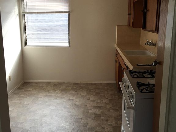 3rd image of 375 Rosecrans St