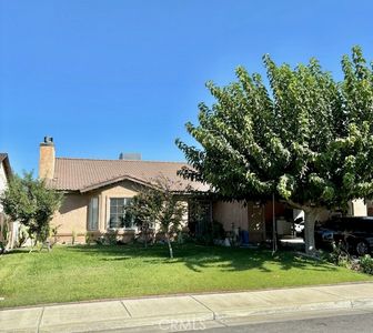 323 Calle De La Vina, Delano, CA, 93215