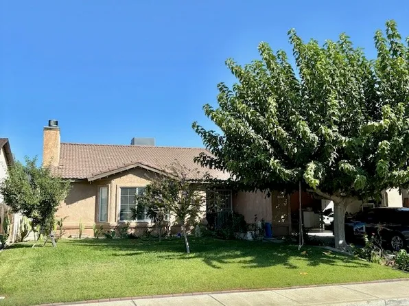323 Calle De La Vina, Delano, CA 93215