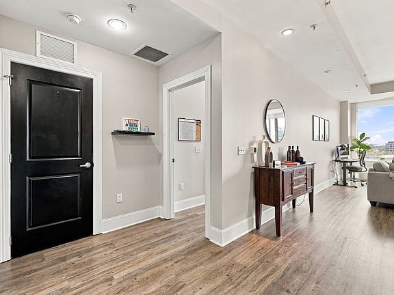 5th image of 400 W North St APT 1028
