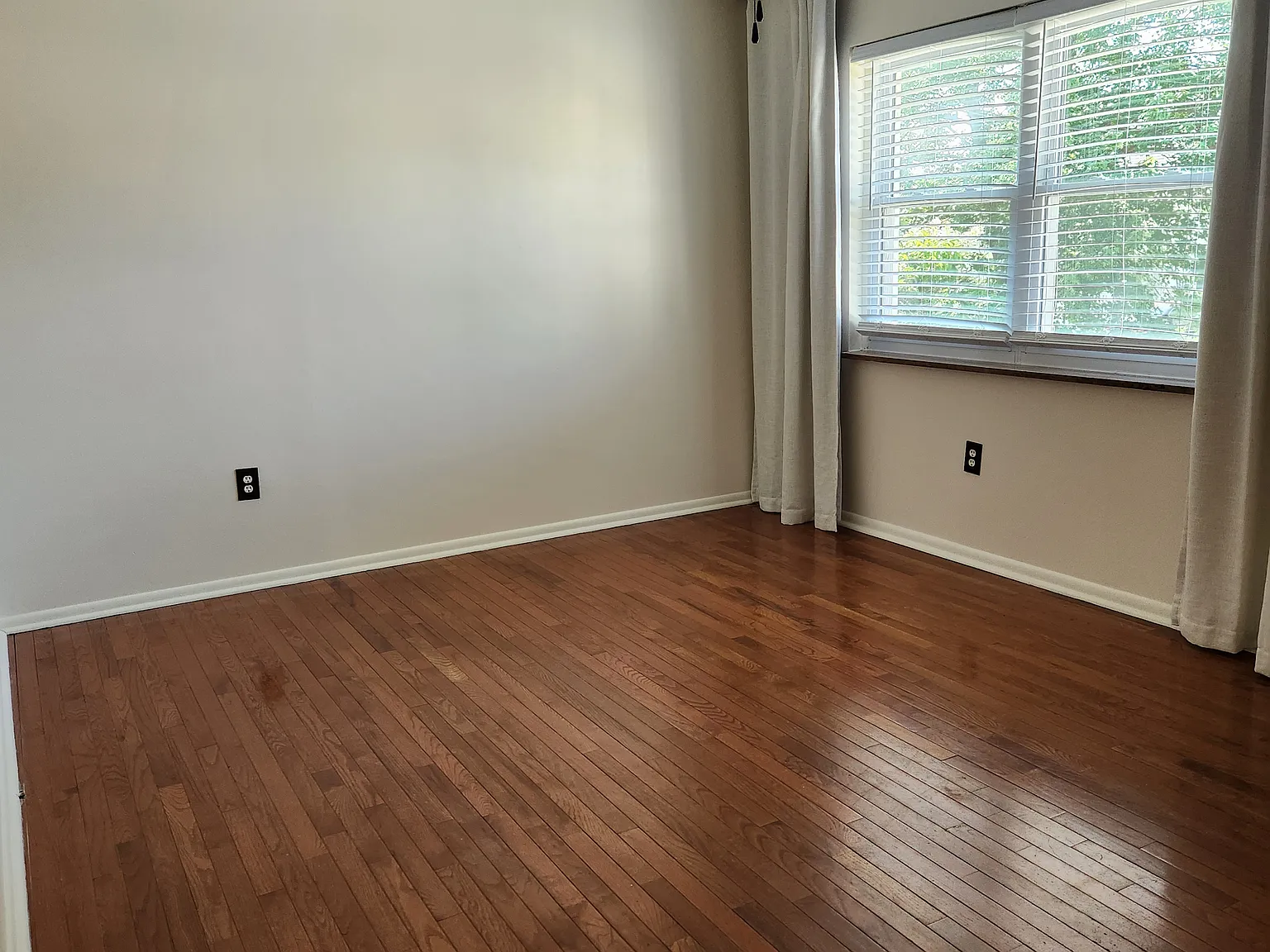 2 bed, 768 sqft, $1,900 — Photo 3