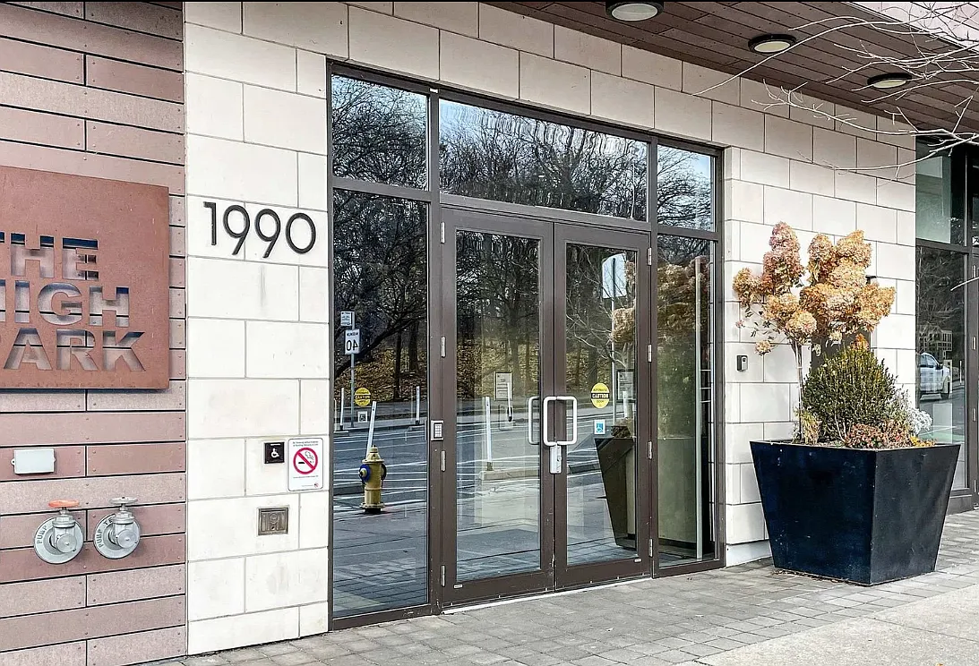 Building Photo - 1990 Bloor St W #903