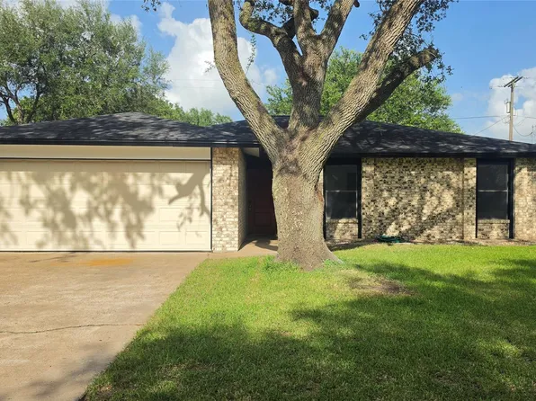 5129 Chateaux Dr, Bay City, TX 77414