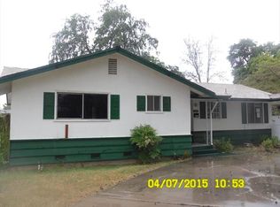 212 N Schnoor Ave, Madera, CA 93637