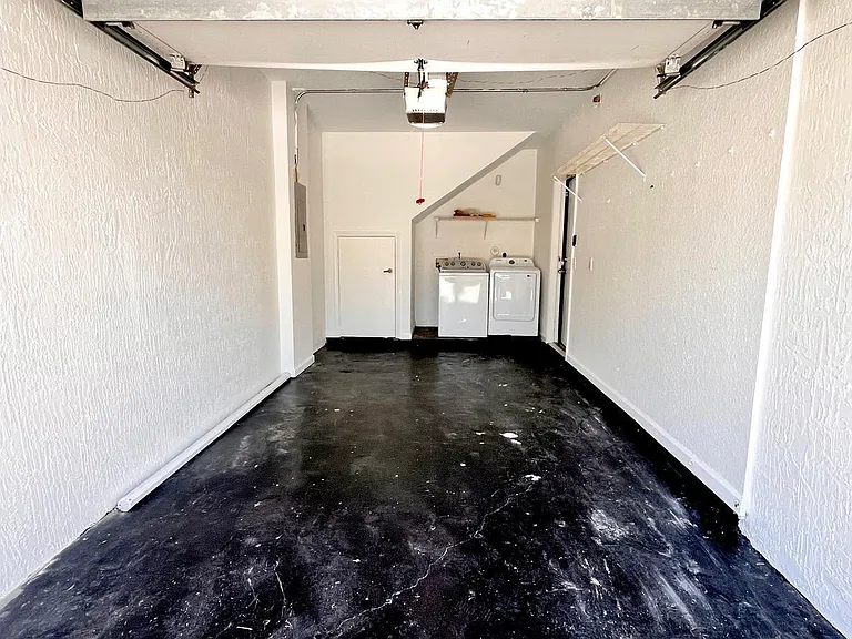 1438 Hawthorne Pl — Photo 32