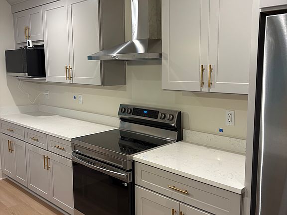 4th image of 518 Pierce Ave NW