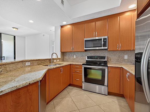 5th image of 701 S Olive Avenue #1027